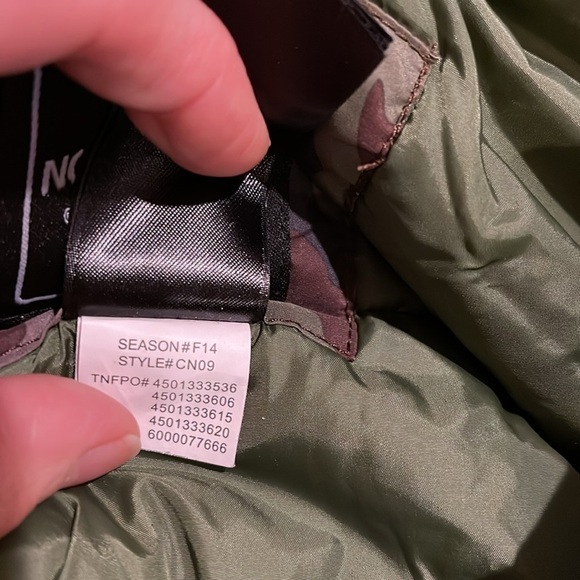 The North Face Youth Boys Insulated Jacket - Picture 10 of 11